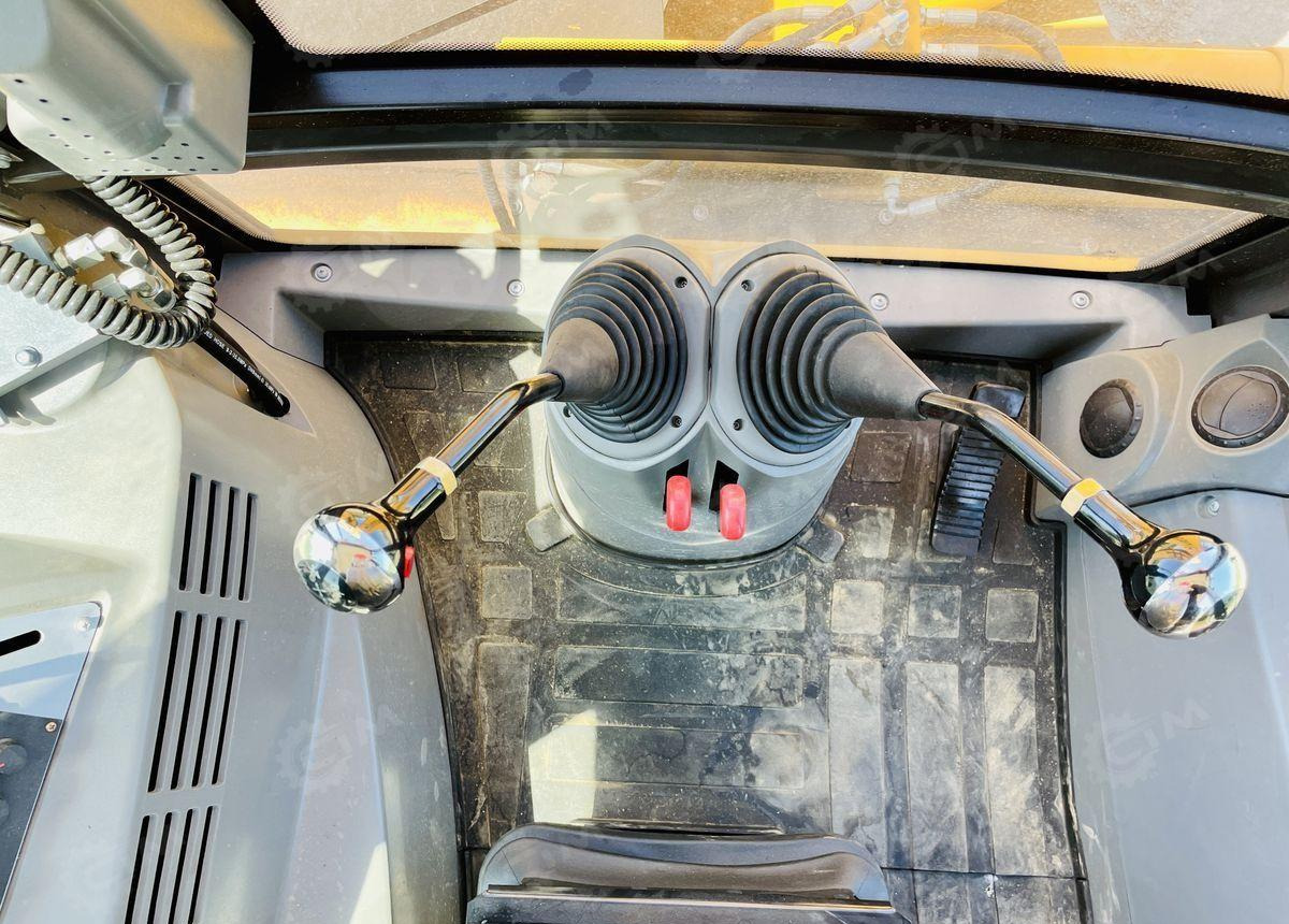 Новый Экскаватор-погрузчик Yugong 45-25: фото 36