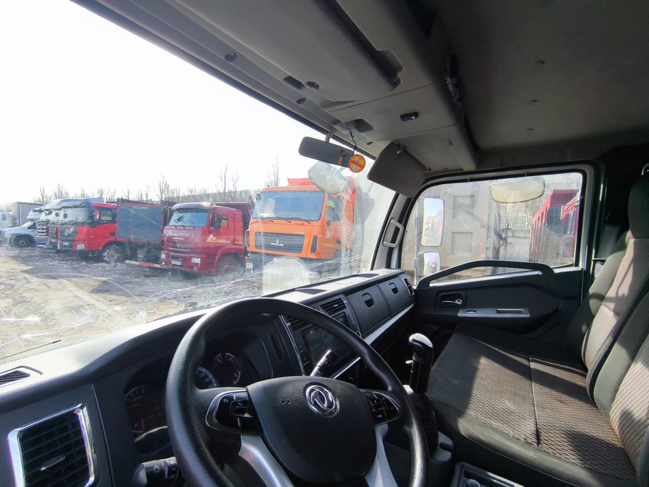 DongFeng 2818F-51 - Тентованный грузовик: фото 5 DongFeng 2818F-51 - Тентованный грузовик: фото 5