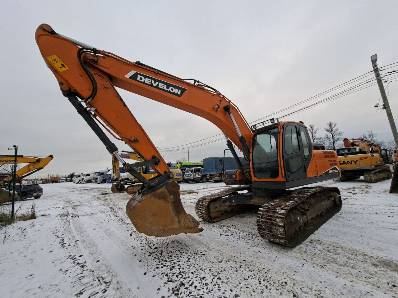 Doosan DX220LC-7M - Гусеничный экскаватор: фото 2 Doosan DX220LC-7M - Гусеничный экскаватор: фото 2
