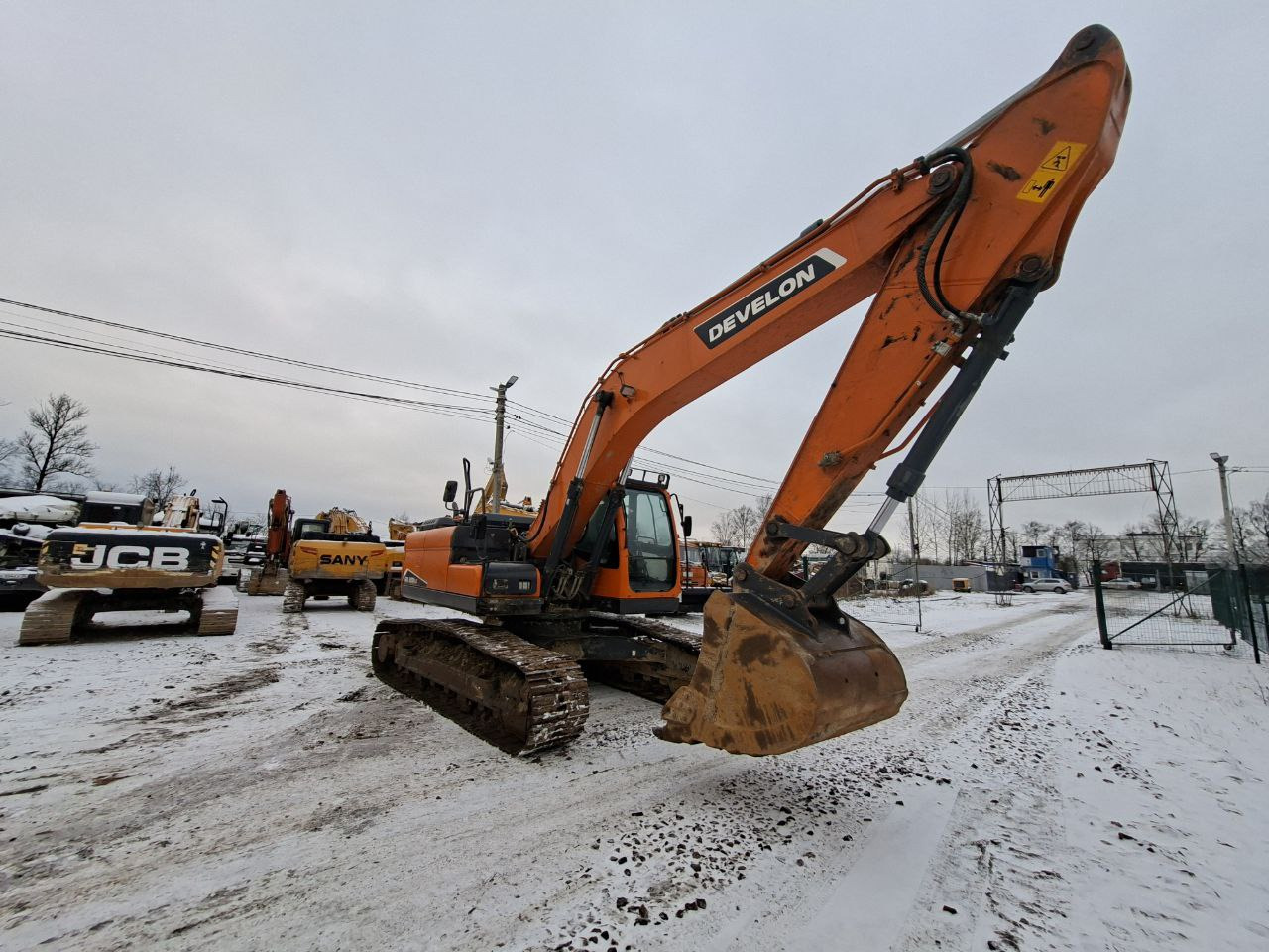 Doosan DX220LC-7M - Гусеничный экскаватор: фото 1 Doosan DX220LC-7M - Гусеничный экскаватор: фото 1