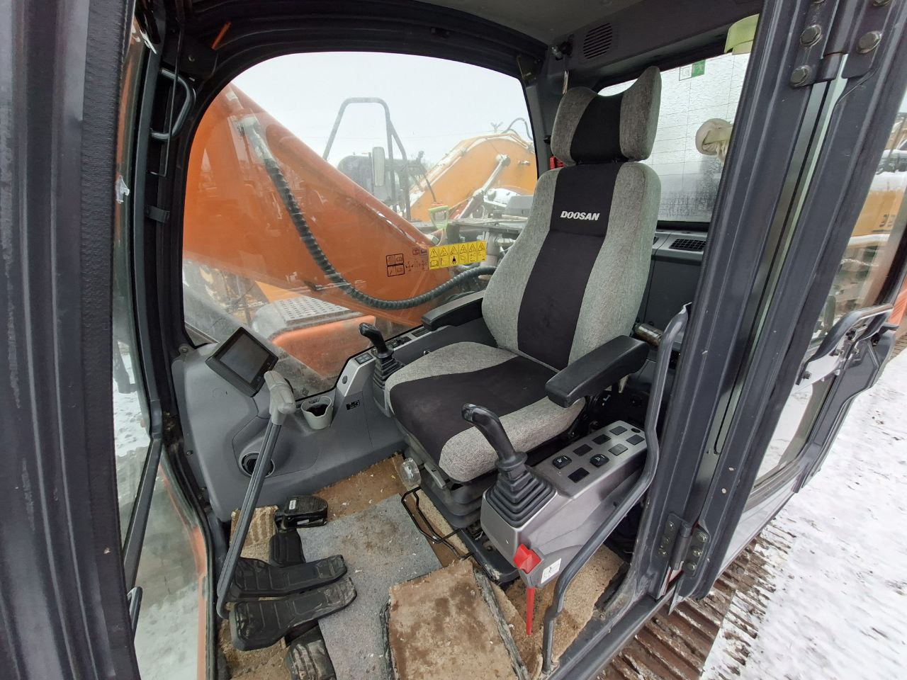 Гусеничный экскаватор Doosan DX220LC-7M: фото 9 Гусеничный экскаватор Doosan DX220LC-7M: фото 9