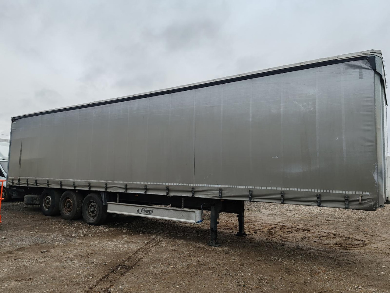 Fliegl SDS 350 - Тентованный полуприцеп: фото 4 Fliegl SDS 350 - Тентованный полуприцеп: фото 4