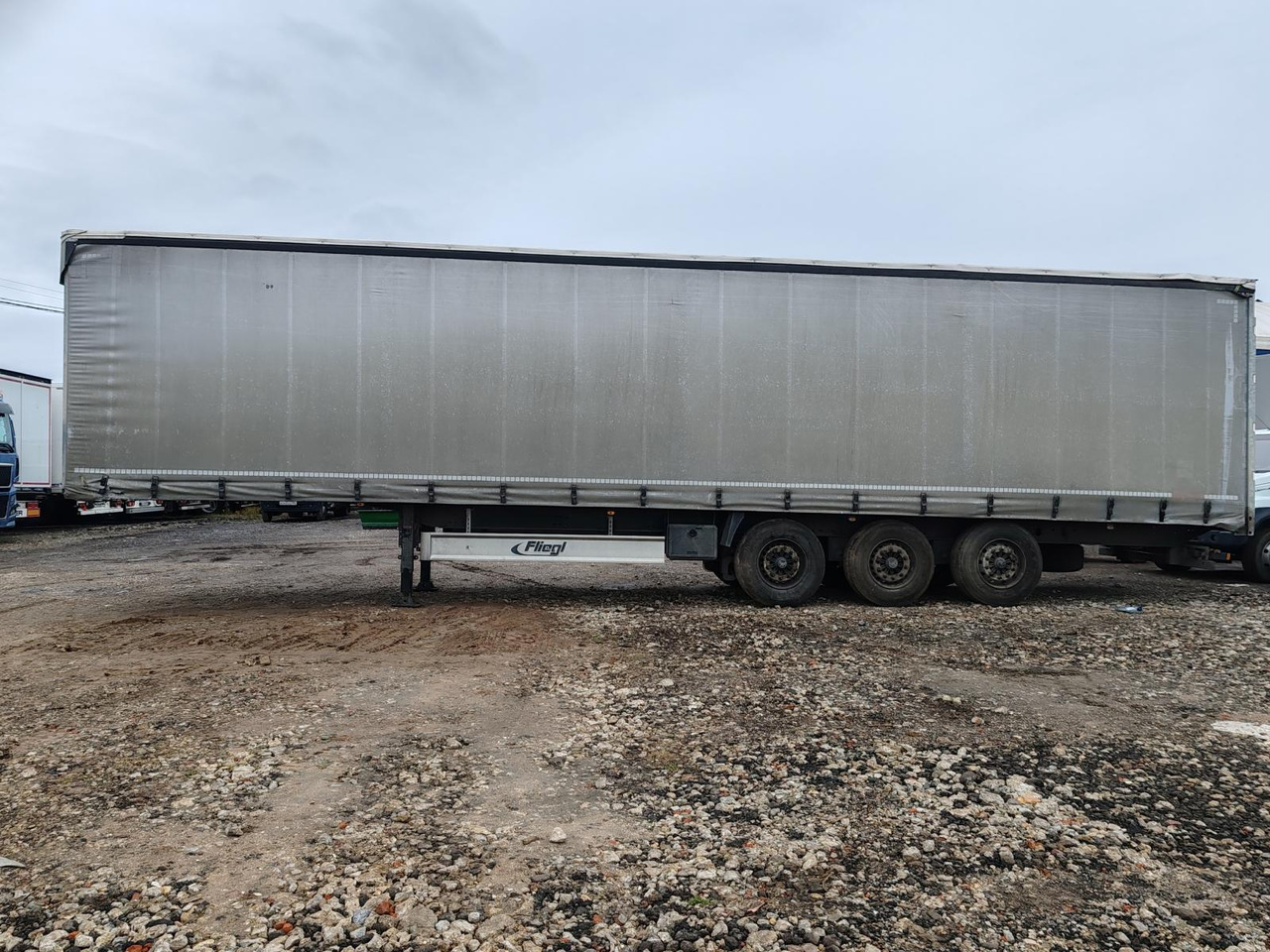 Fliegl SDS 350 - Тентованный полуприцеп: фото 5 Fliegl SDS 350 - Тентованный полуприцеп: фото 5