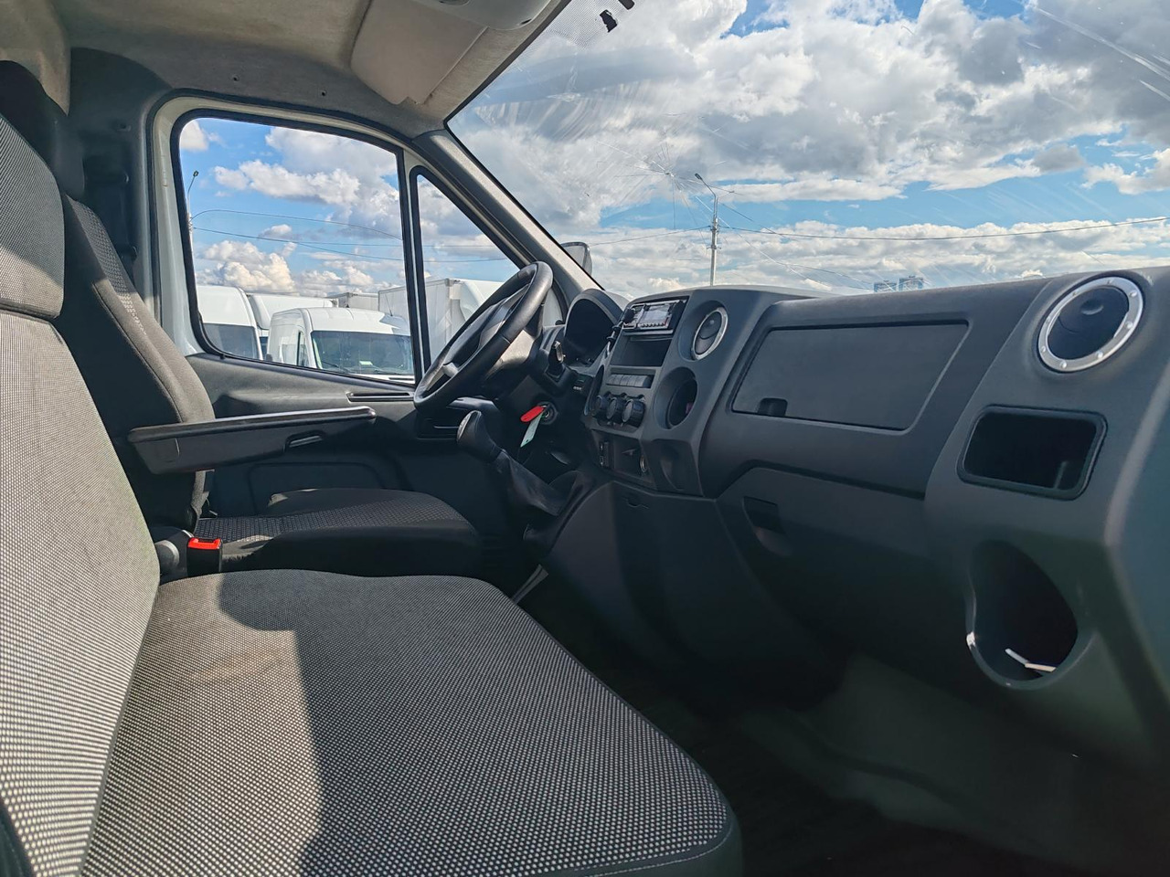 Тентованный грузовик GAZ 2824LN: фото 10