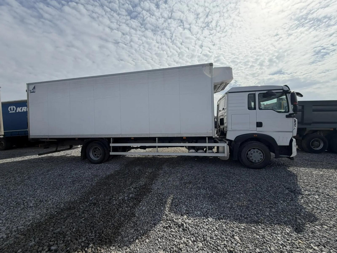 Howo АФ-77ZZ11-HS-02 - Рефрижератор: фото 4 Howo АФ-77ZZ11-HS-02 - Рефрижератор: фото 4