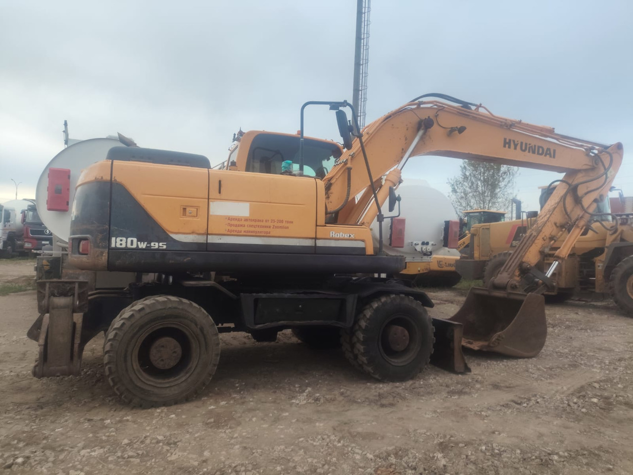 Hyundai R180W-9S - Колёсный экскаватор: фото 2 Hyundai R180W-9S - Колёсный экскаватор: фото 2