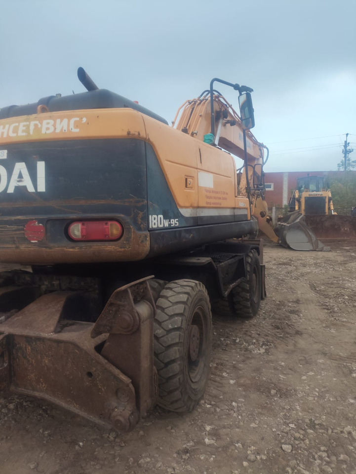 Hyundai R180W-9S - Колёсный экскаватор: фото 4 Hyundai R180W-9S - Колёсный экскаватор: фото 4