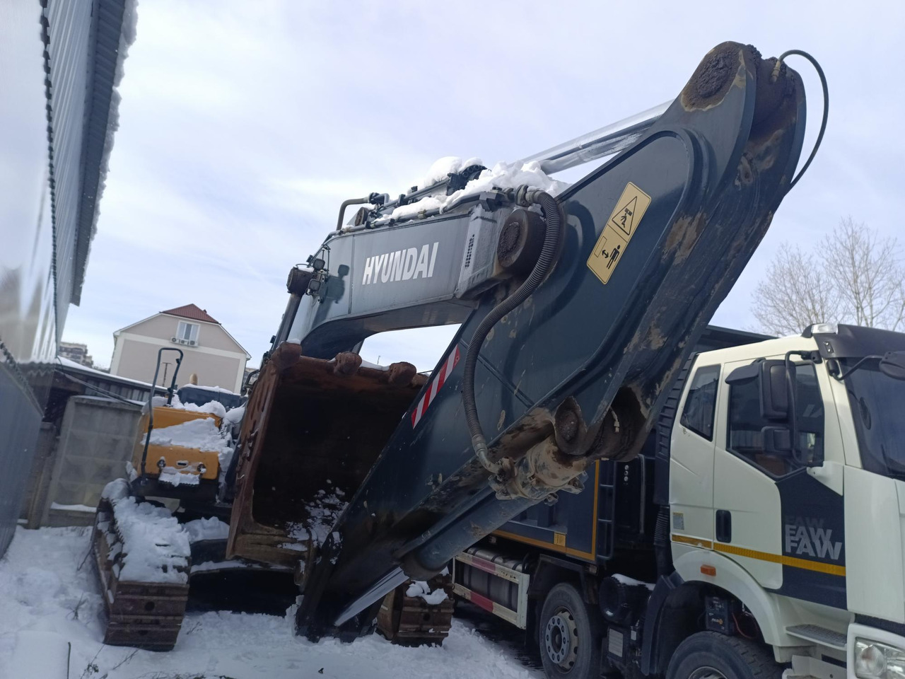 Hyundai R505LVS - Гусеничный экскаватор: фото 1 Hyundai R505LVS - Гусеничный экскаватор: фото 1