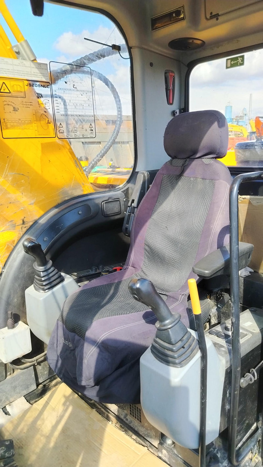 Гусеничный экскаватор JCB JS 205NLC: фото 6