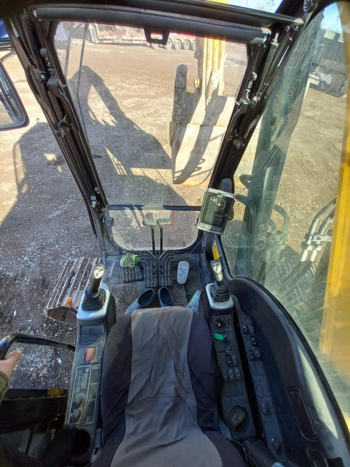 Гусеничный экскаватор JCB JS 305: фото 6 Гусеничный экскаватор JCB JS 305: фото 6