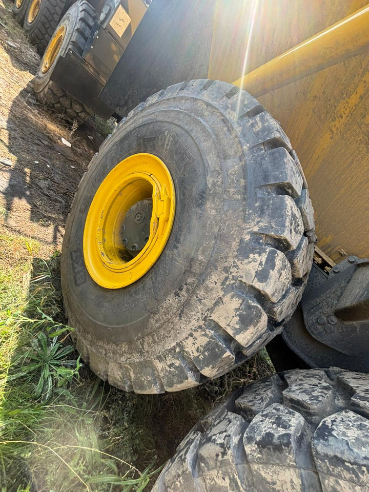 Сочленённый самосвал KOMATSU HM400-5: фото 8 Сочленённый самосвал KOMATSU HM400-5: фото 8