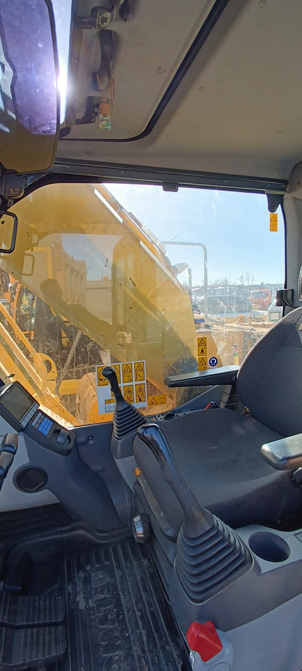 Гусеничный экскаватор KOMATSU PC 220-8M0: фото 6 Гусеничный экскаватор KOMATSU PC 220-8M0: фото 6