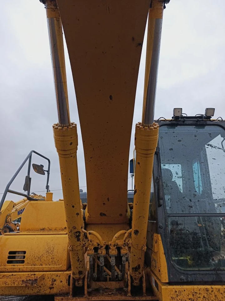 KOMATSU PC210-10M0 - Гусеничный экскаватор: фото 3 KOMATSU PC210-10M0 - Гусеничный экскаватор: фото 3