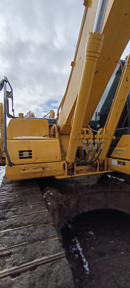 KOMATSU PC210-10M0 - Гусеничный экскаватор: фото 5 KOMATSU PC210-10M0 - Гусеничный экскаватор: фото 5