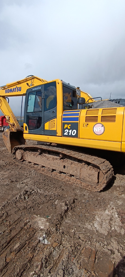 KOMATSU PC210-10M0 - Гусеничный экскаватор: фото 4 KOMATSU PC210-10M0 - Гусеничный экскаватор: фото 4