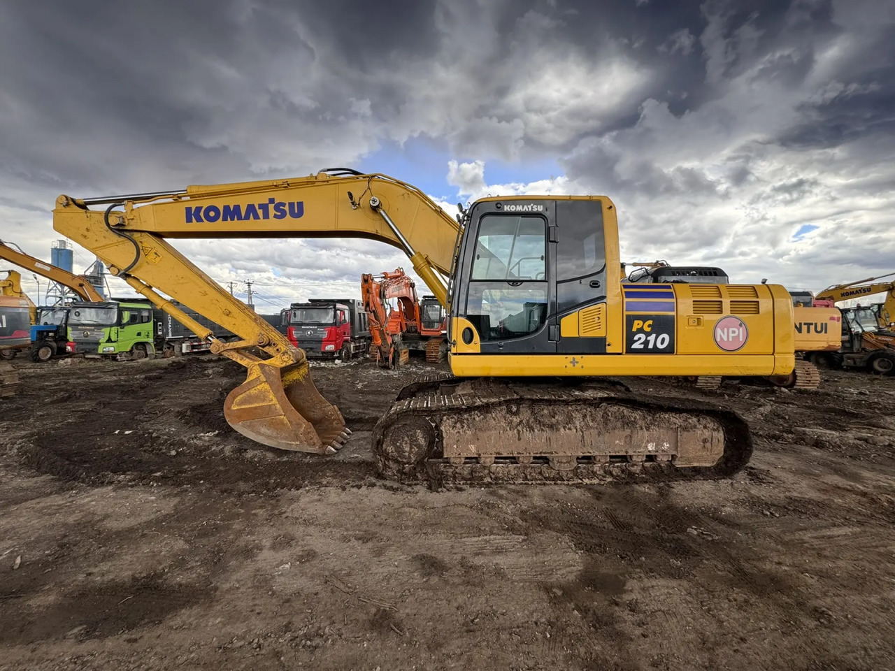KOMATSU PC210-10M0 - Гусеничный экскаватор: фото 5 KOMATSU PC210-10M0 - Гусеничный экскаватор: фото 5