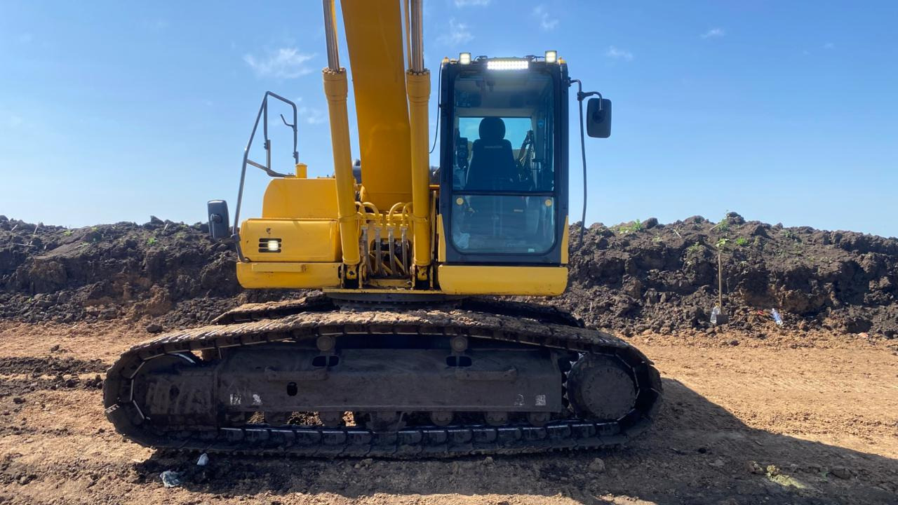 KOMATSU PC210-10M0 - Гусеничный экскаватор: фото 1 KOMATSU PC210-10M0 - Гусеничный экскаватор: фото 1