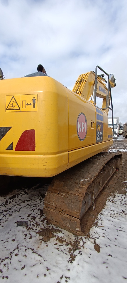 KOMATSU PC210-10M0 - Гусеничный экскаватор: фото 3 KOMATSU PC210-10M0 - Гусеничный экскаватор: фото 3