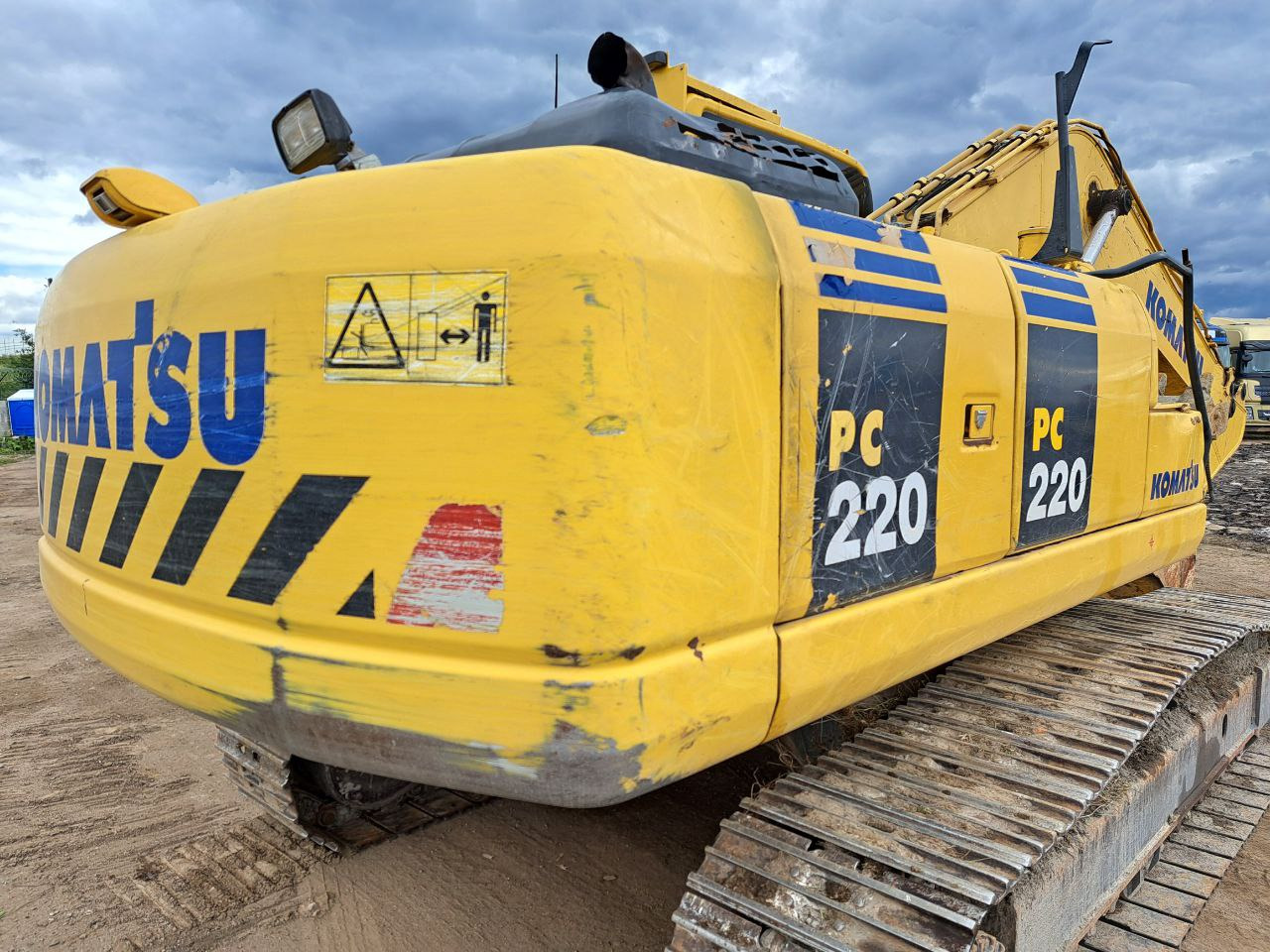 KOMATSU PC220LC-8M0 - Гусеничный экскаватор: фото 4 KOMATSU PC220LC-8M0 - Гусеничный экскаватор: фото 4