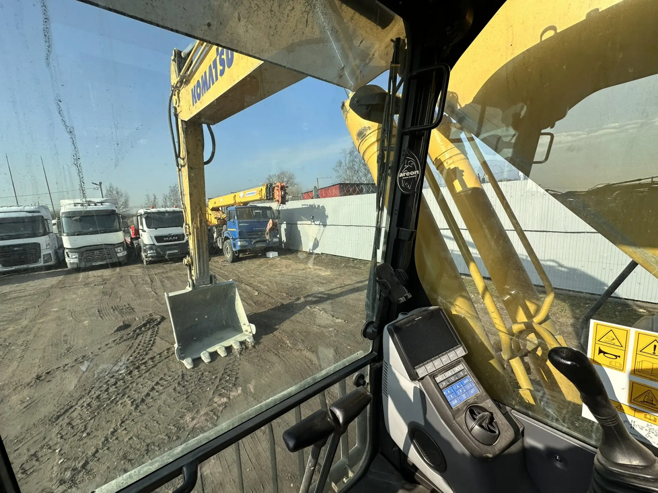 Гусеничный экскаватор KOMATSU PC220LC-8M0: фото 9 Гусеничный экскаватор KOMATSU PC220LC-8M0: фото 9