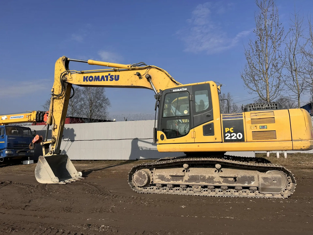 KOMATSU PC220LC-8M0 - Гусеничный экскаватор: фото 4 KOMATSU PC220LC-8M0 - Гусеничный экскаватор: фото 4