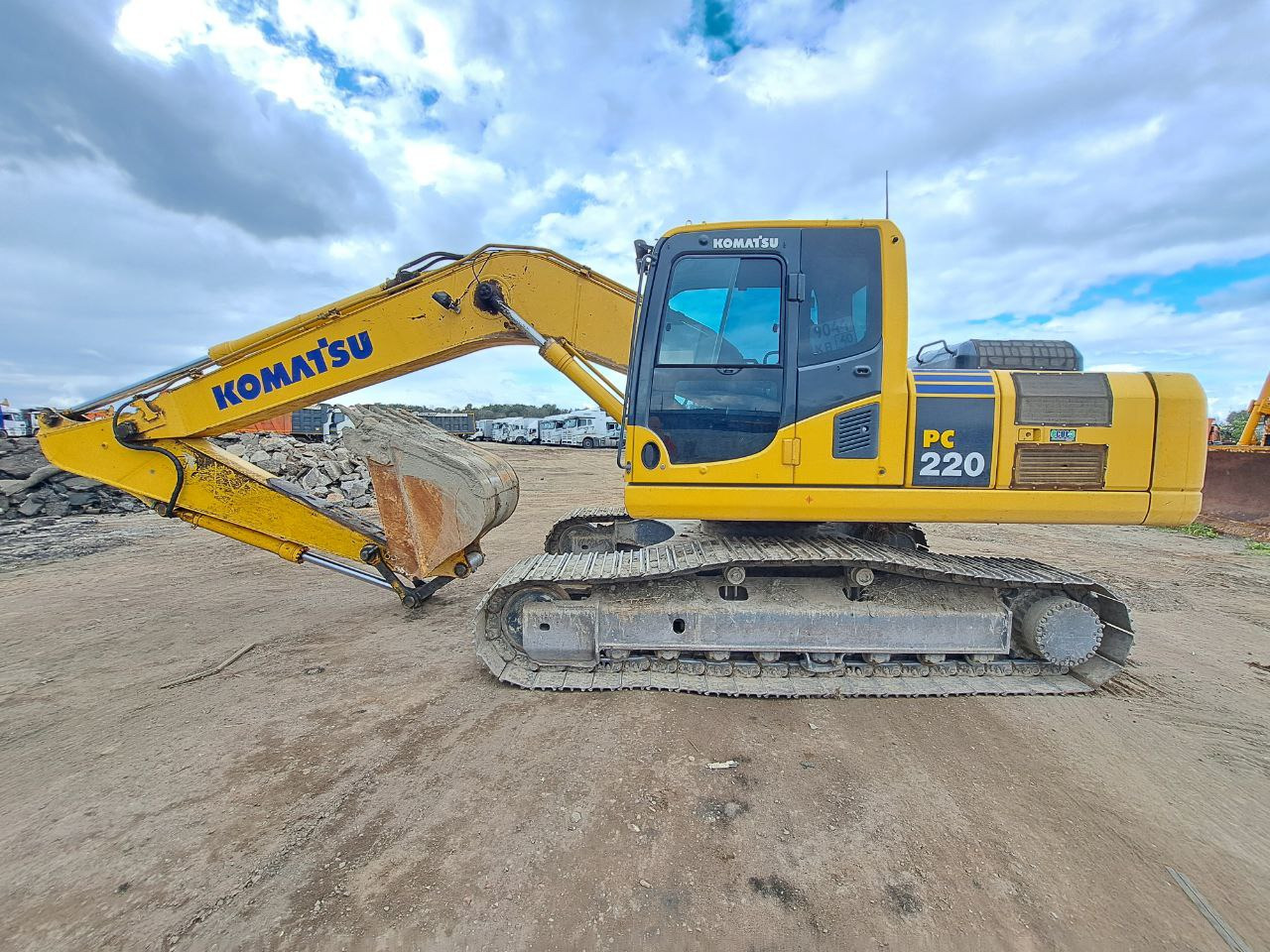 KOMATSU PC220LC-8M0 - Гусеничный экскаватор: фото 2 KOMATSU PC220LC-8M0 - Гусеничный экскаватор: фото 2