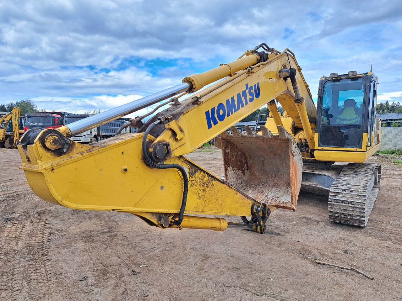 KOMATSU PC220LC-8M0 - Гусеничный экскаватор: фото 1 KOMATSU PC220LC-8M0 - Гусеничный экскаватор: фото 1