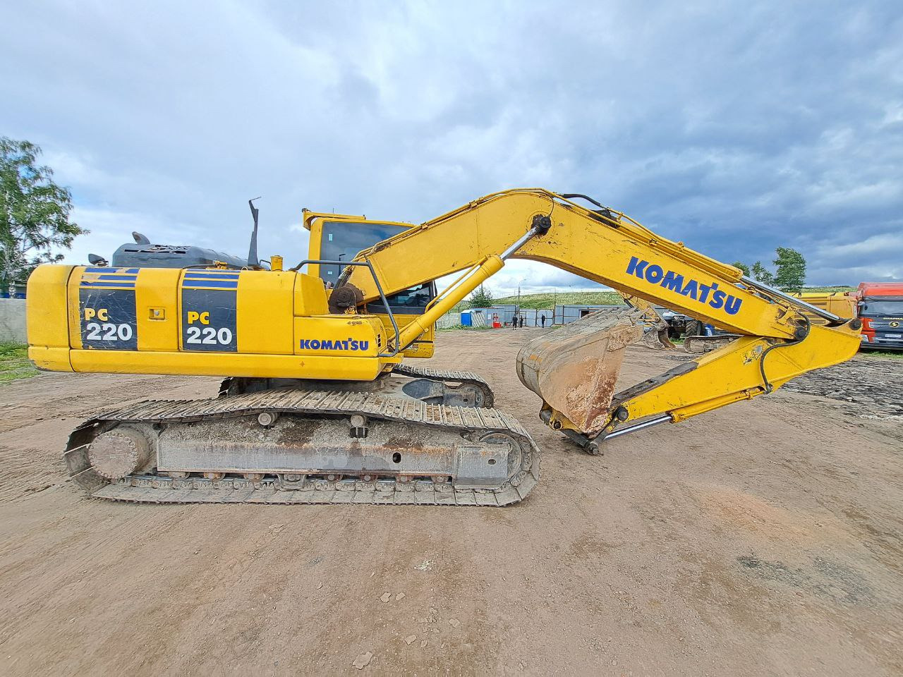 KOMATSU PC220LC-8M0 - Гусеничный экскаватор: фото 3 KOMATSU PC220LC-8M0 - Гусеничный экскаватор: фото 3