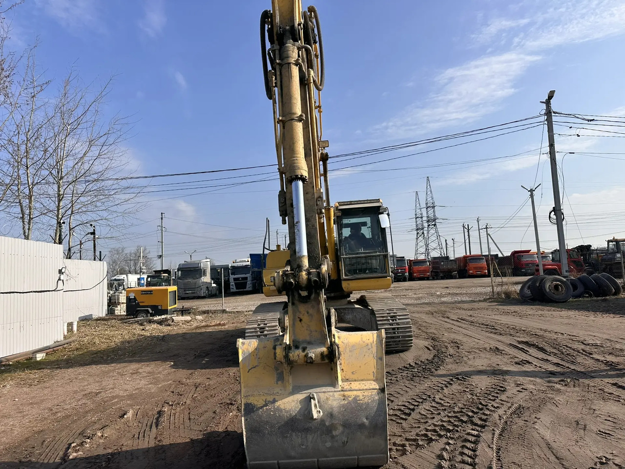 KOMATSU PC220LC-8M0 - Гусеничный экскаватор: фото 1 KOMATSU PC220LC-8M0 - Гусеничный экскаватор: фото 1