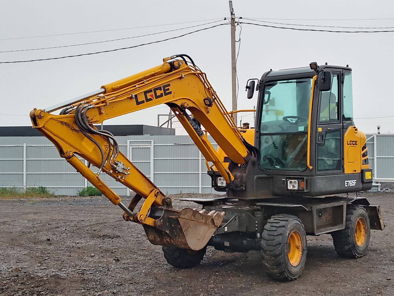 LGCE E765F - Колёсный экскаватор: фото 2 LGCE E765F - Колёсный экскаватор: фото 2