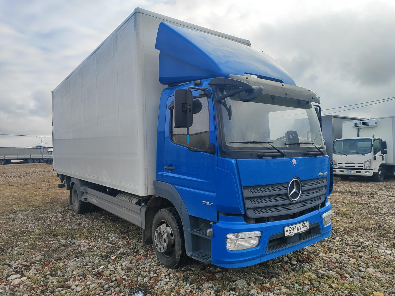 Mercedes-Benz 1224 - Грузовик с закрытым кузовом: фото 3 Mercedes-Benz 1224 - Грузовик с закрытым кузовом: фото 3