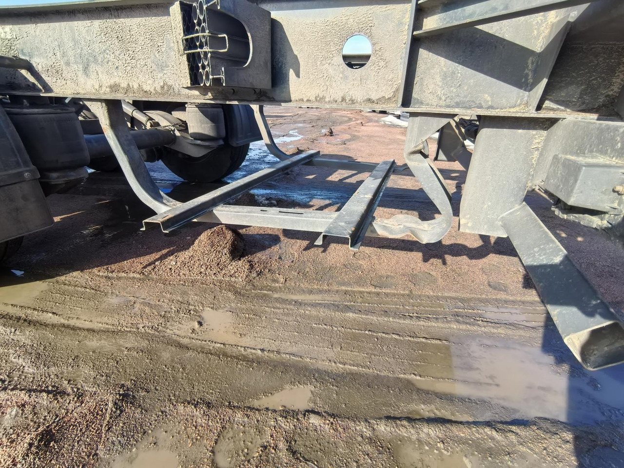 Полуприцеп контейнеровоз (BDF, сменный кузов) Тонар 99892: фото 6 Полуприцеп контейнеровоз (BDF, сменный кузов) Тонар 99892: фото 6