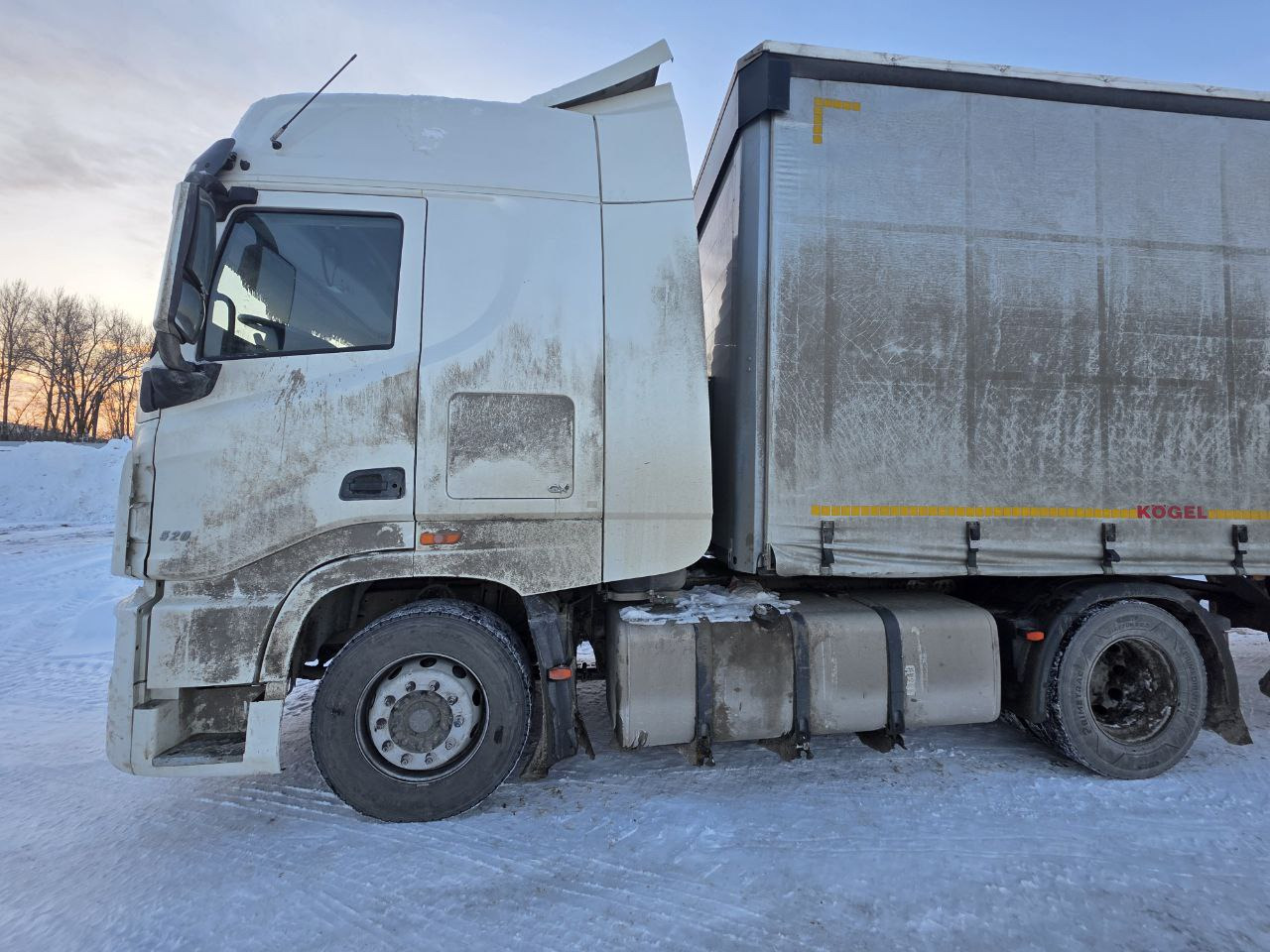 DongFeng DFH4180 - Тягач: фото 3 DongFeng DFH4180 - Тягач: фото 3