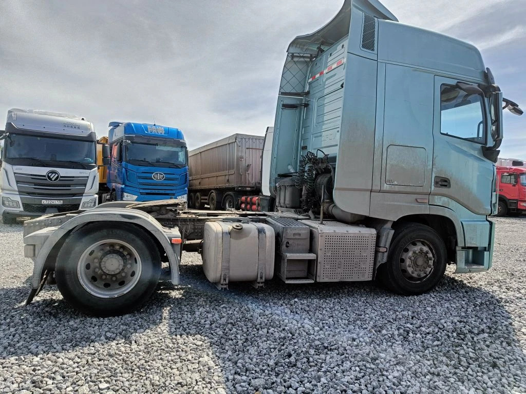 DongFeng DFH4180 - Тягач: фото 5 DongFeng DFH4180 - Тягач: фото 5