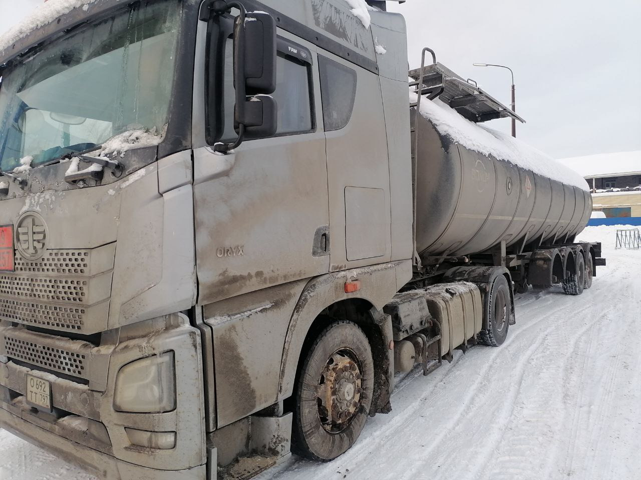 FAW CA4180P25K15E5A80 - Тягач: фото 2 FAW CA4180P25K15E5A80 - Тягач: фото 2