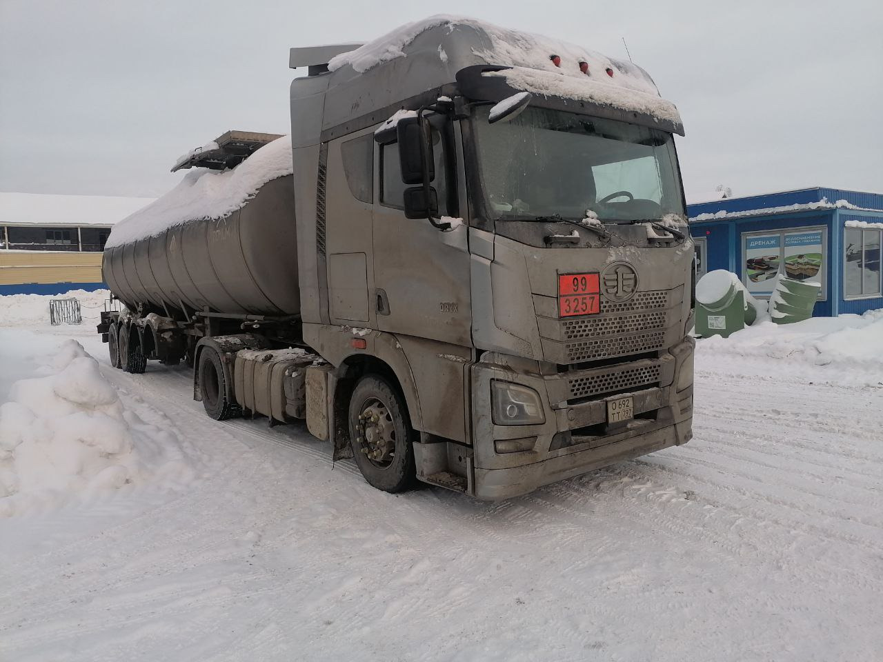 FAW CA4180P25K15E5A80 - Тягач: фото 1 FAW CA4180P25K15E5A80 - Тягач: фото 1