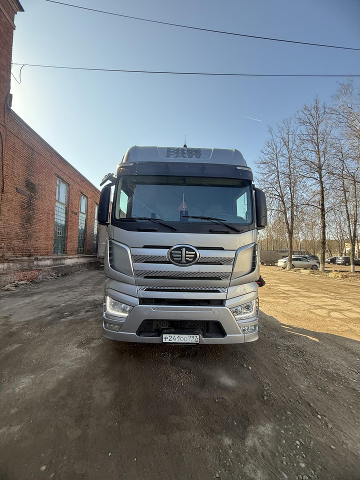 FAW CA4180P77K25E5 - Тягач: фото 1 FAW CA4180P77K25E5 - Тягач: фото 1