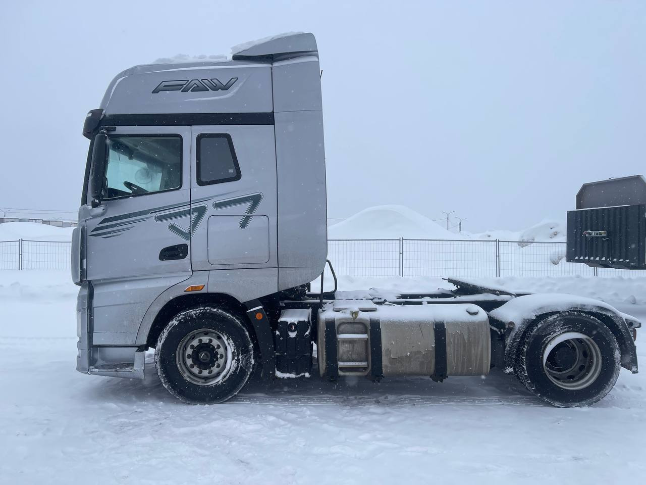 FAW CA4180P77K25E5 - Тягач: фото 2 FAW CA4180P77K25E5 - Тягач: фото 2