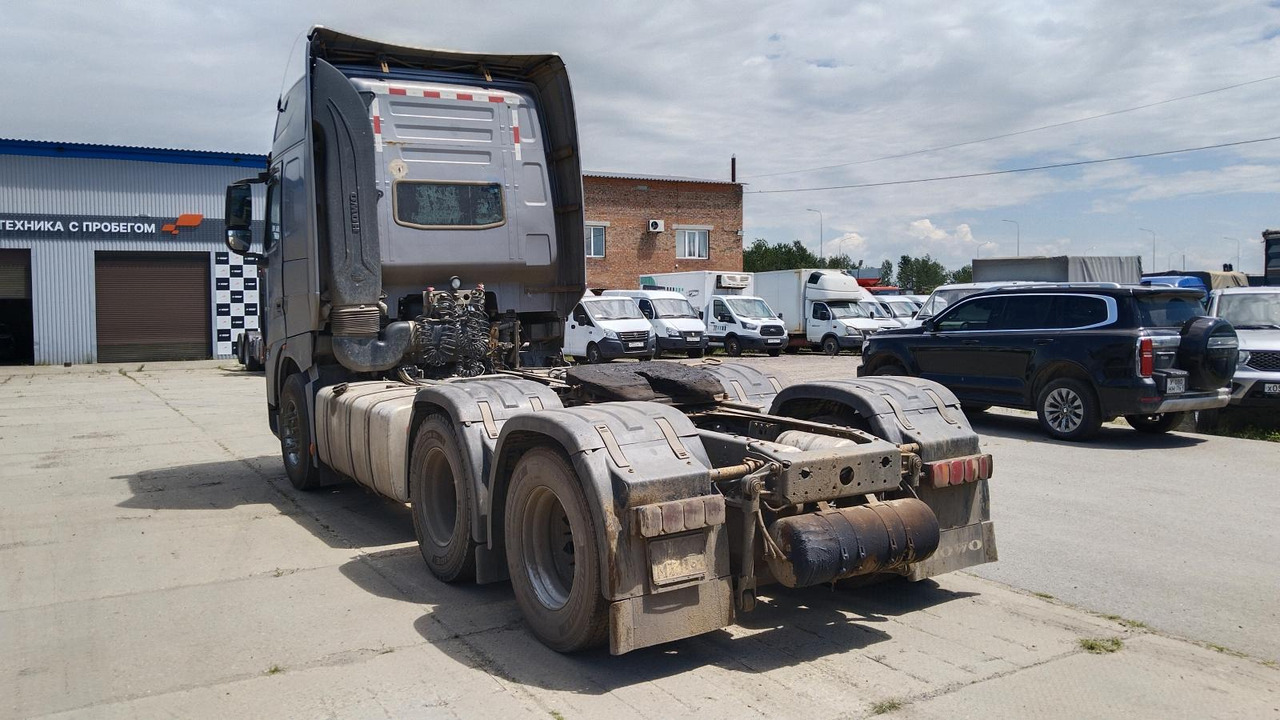 Тягач SINOTRUK ZZ4257V324HF1B: фото 7 Тягач SINOTRUK ZZ4257V324HF1B: фото 7