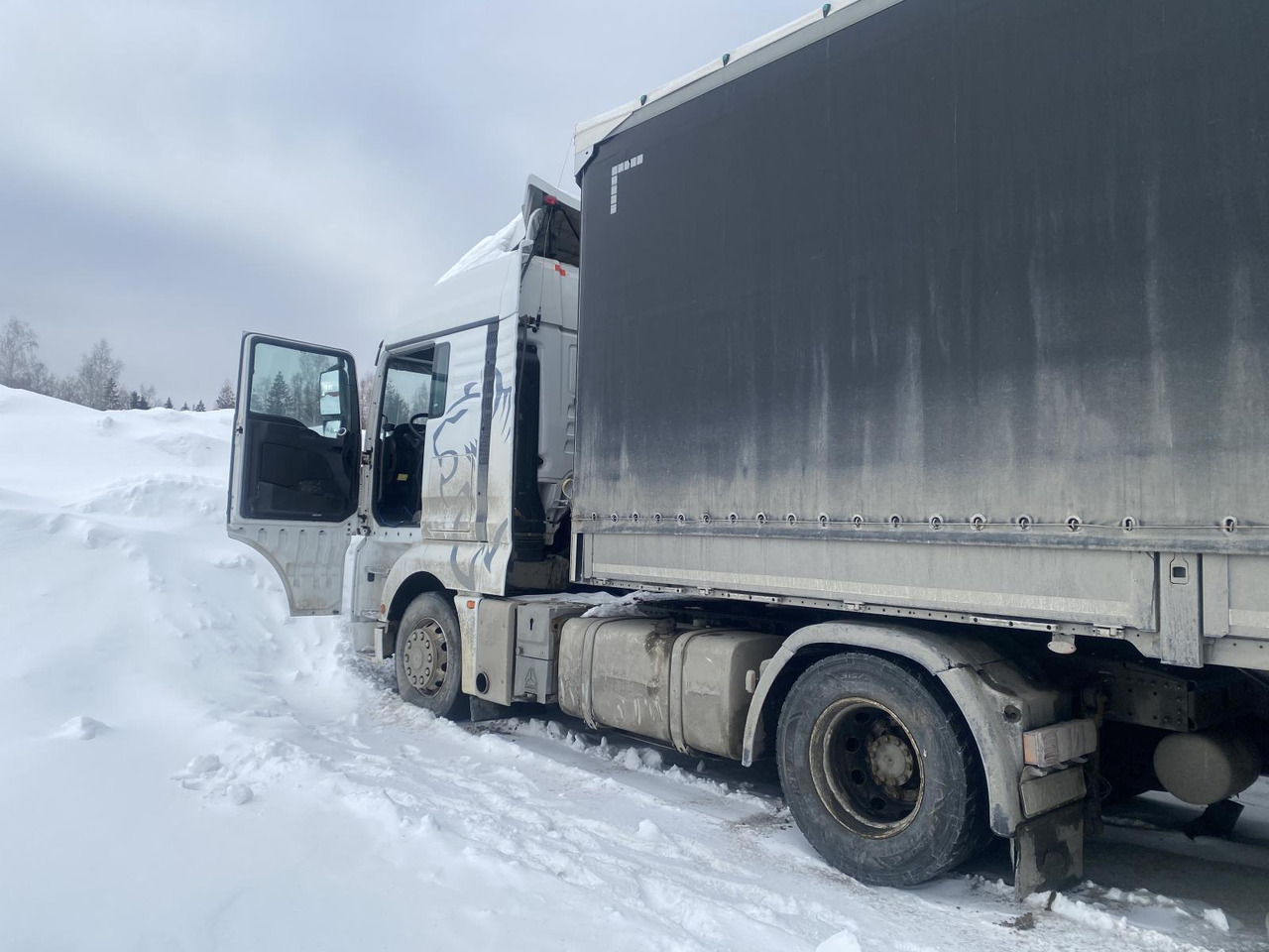 SITRAK ZZ4186V361HE - Тягач: фото 4 SITRAK ZZ4186V361HE - Тягач: фото 4