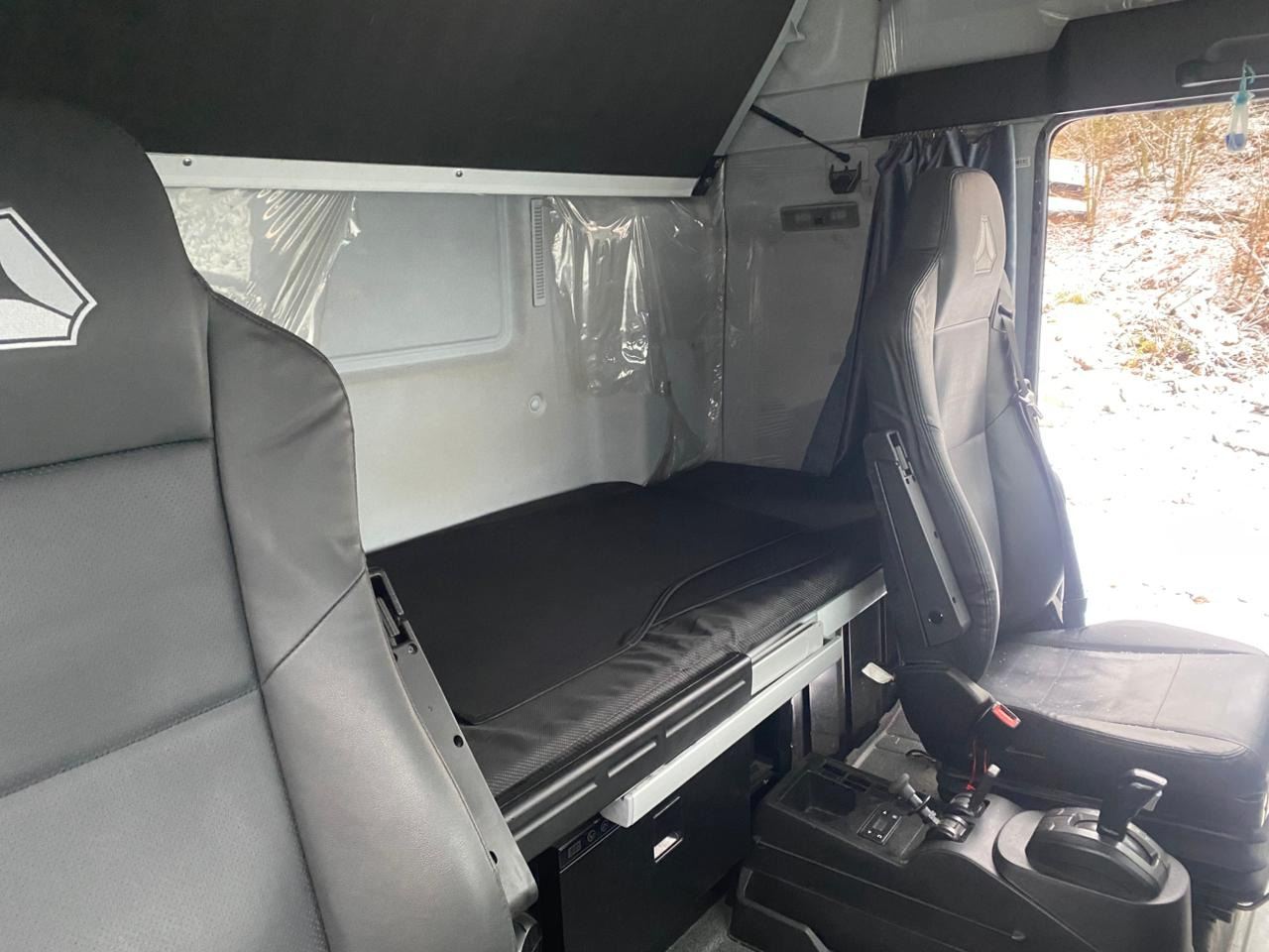 SITRAK ZZ4186V391HE - Тягач: фото 4 SITRAK ZZ4186V391HE - Тягач: фото 4
