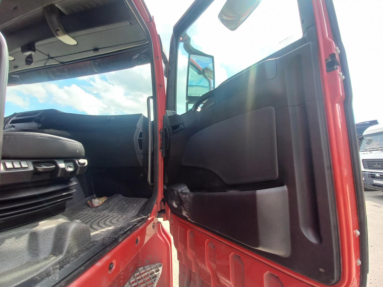 Тягач SITRAK ZZ4186V391HE: фото 10 Тягач SITRAK ZZ4186V391HE: фото 10