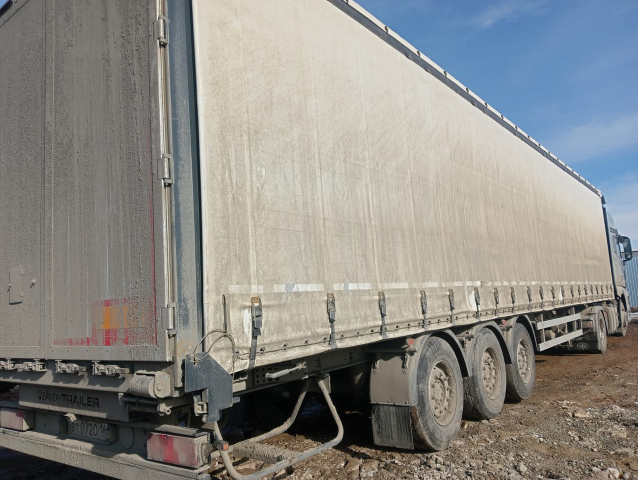 UAT SCFG-9226.01 - Шторно-бортовой полуприцеп: фото 4 UAT SCFG-9226.01 - Шторно-бортовой полуприцеп: фото 4