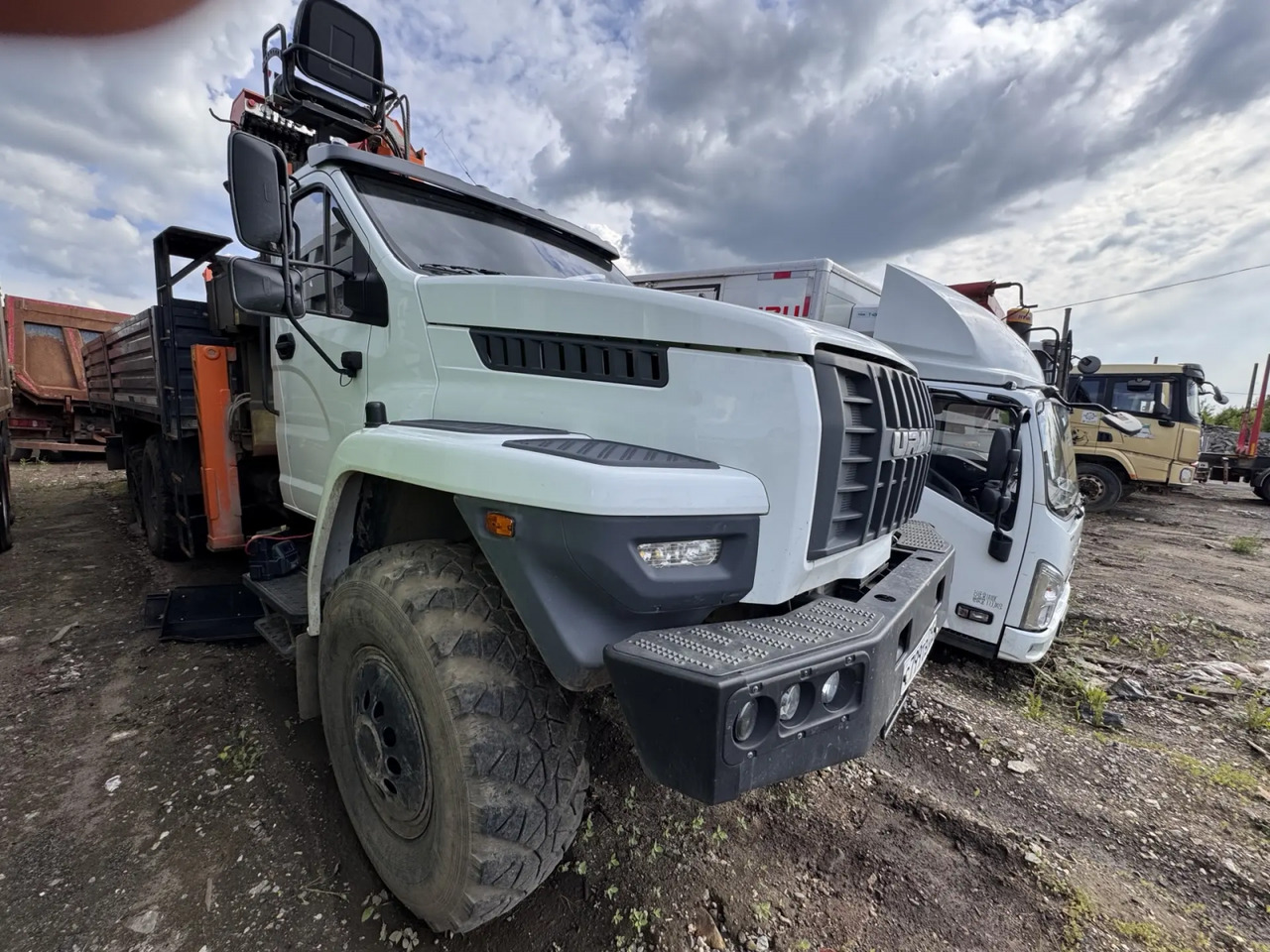 Ural U1B1A1 - Бортовой грузовик/ Платформа, Автоманипулятор: фото 2 Ural U1B1A1 - Бортовой грузовик/ Платформа, Автоманипулятор: фото 2