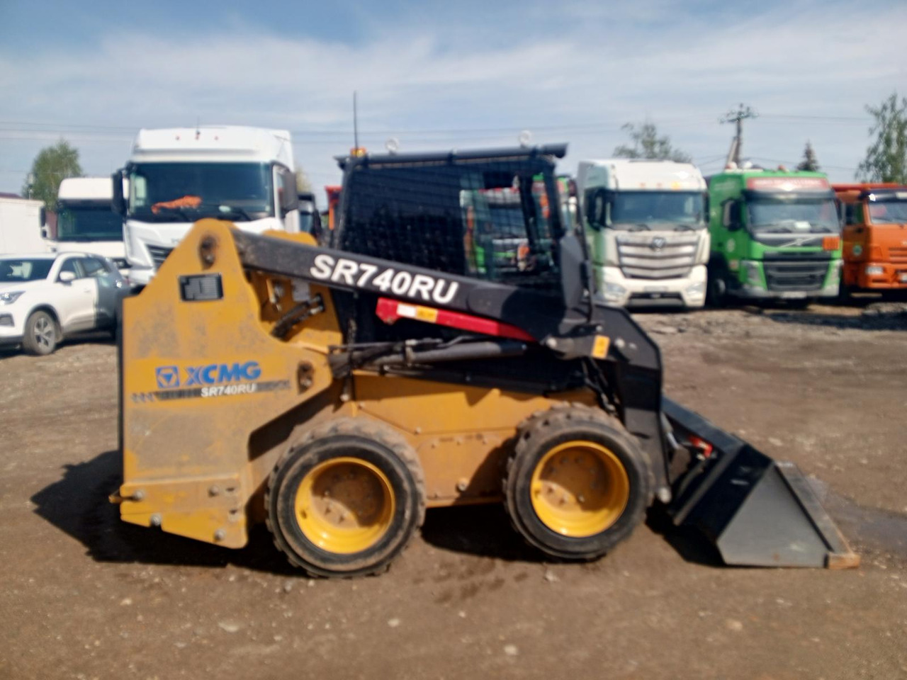 XCMG SR740RU - Мини-погрузчик (с бортовым поворотом): фото 3 XCMG SR740RU - Мини-погрузчик (с бортовым поворотом): фото 3