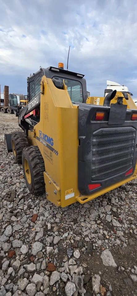 XCMG SR760RU - Мини-погрузчик (с бортовым поворотом): фото 3 XCMG SR760RU - Мини-погрузчик (с бортовым поворотом): фото 3