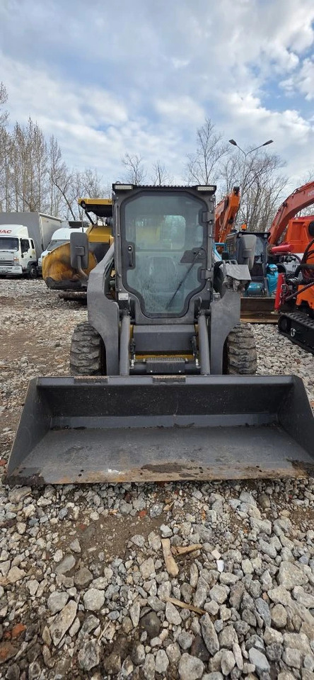 XCMG SR760RU - Мини-погрузчик (с бортовым поворотом): фото 1 XCMG SR760RU - Мини-погрузчик (с бортовым поворотом): фото 1