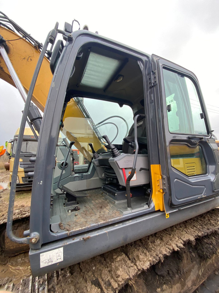 Гусеничный экскаватор XCMG XE180DN: фото 6 Гусеничный экскаватор XCMG XE180DN: фото 6