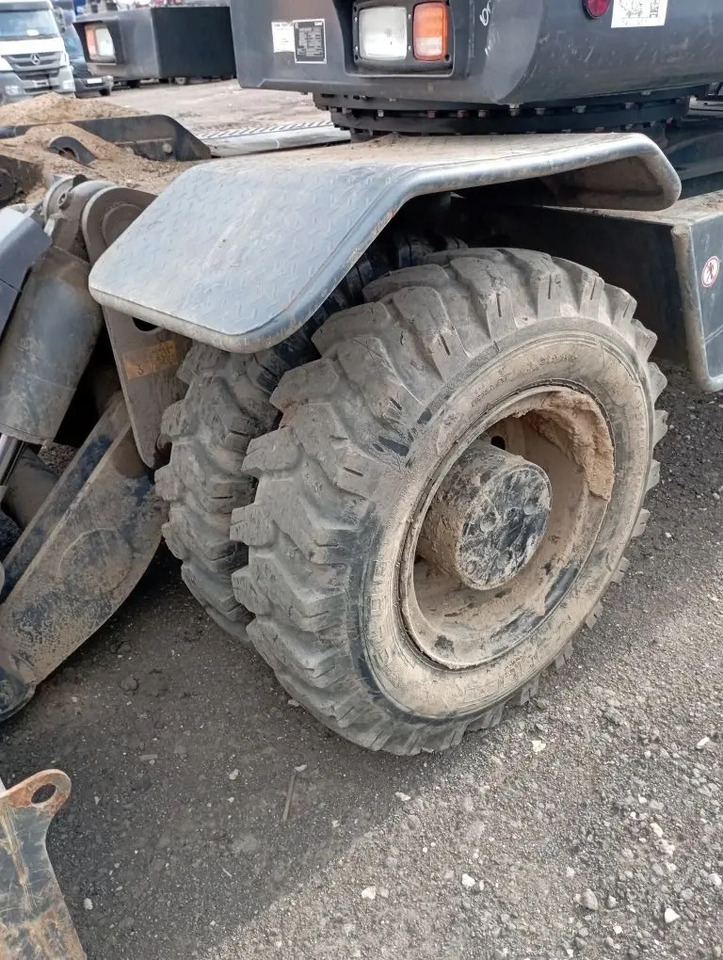 Колёсный экскаватор XCMG XE180WD: фото 8 Колёсный экскаватор XCMG XE180WD: фото 8