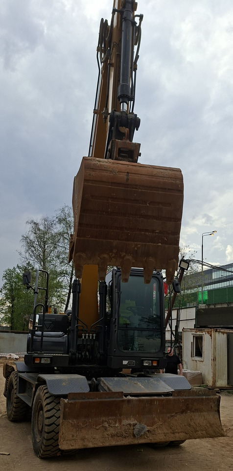 XCMG XE180WD - Колёсный экскаватор: фото 1 XCMG XE180WD - Колёсный экскаватор: фото 1